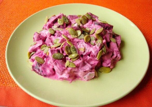 Beet salad with pumpkin seeds and saves from prostatitis